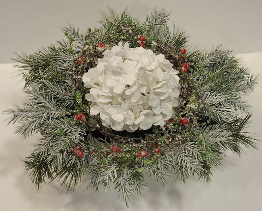 Weihnachtsgesteck mit weißer Glitter-Hortensie – Ansicht von oben