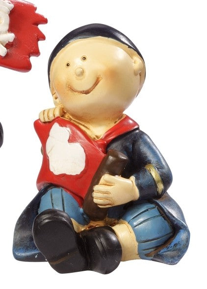 Sitzender Miniatur-Pirat mit schwarzem Kopftuch, blauer Kleidung und roter Flagge, HobbyFun HF3870124