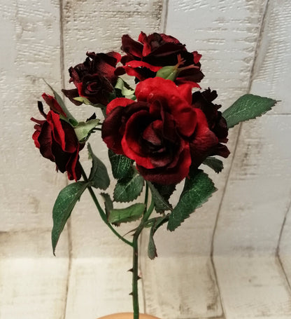 Rosenzweig rot 5Büten 2Knospen ca 30cm künstlich