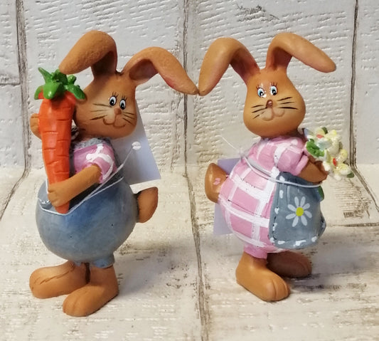 Hasen-Paar 1 Junge und Mädchen Keramik 9cm