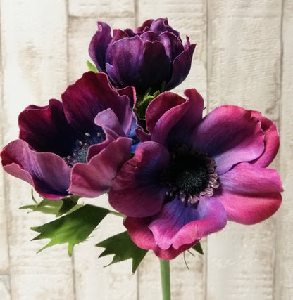 Anemone mit 2Blüten und 1 Knospe rot-lila künstlich 46cm zur Dekoration Sommer Herbst