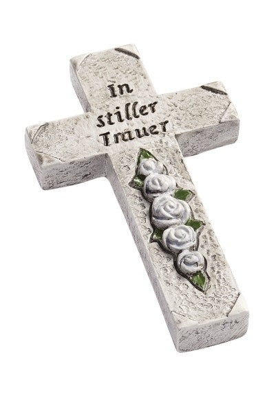 Kreuz mit weißen Rosen, grünen Blättern und Schriftzug In stiller Trauer, ca. 7 cm, HobbyFun HF3870154