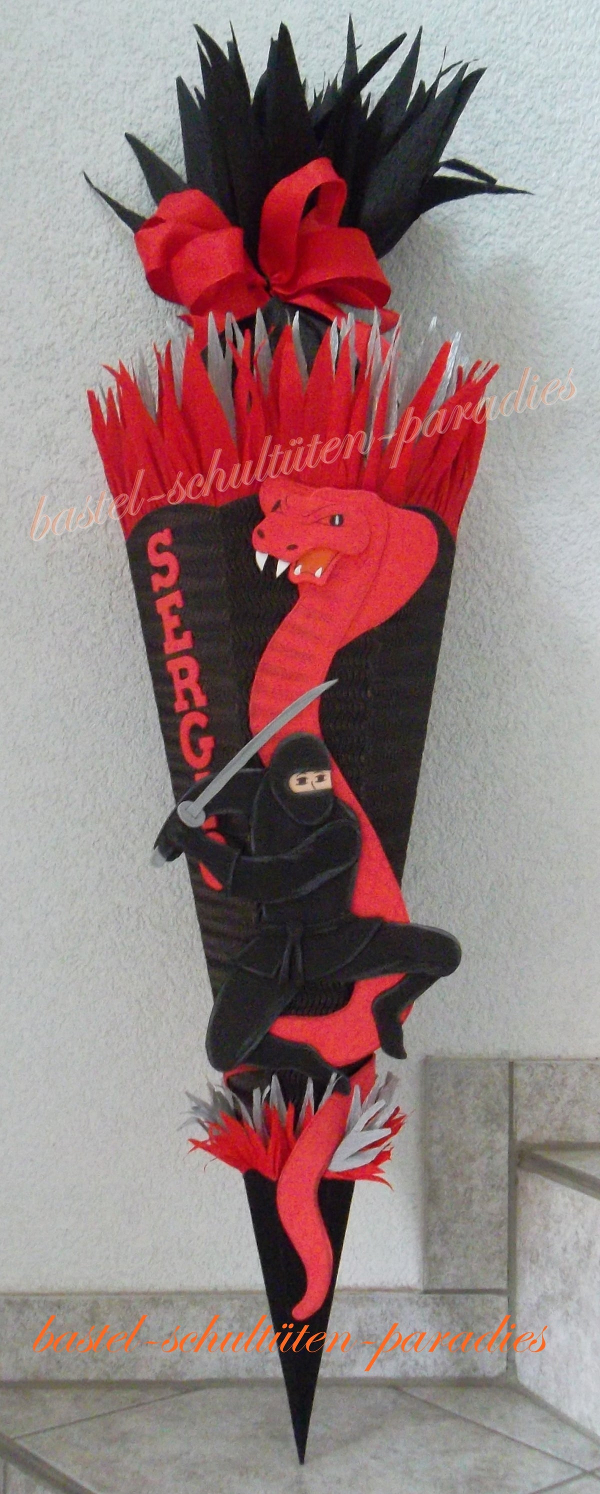 Schultüten Bastelset Ninja mit Schlange schwarz-rot