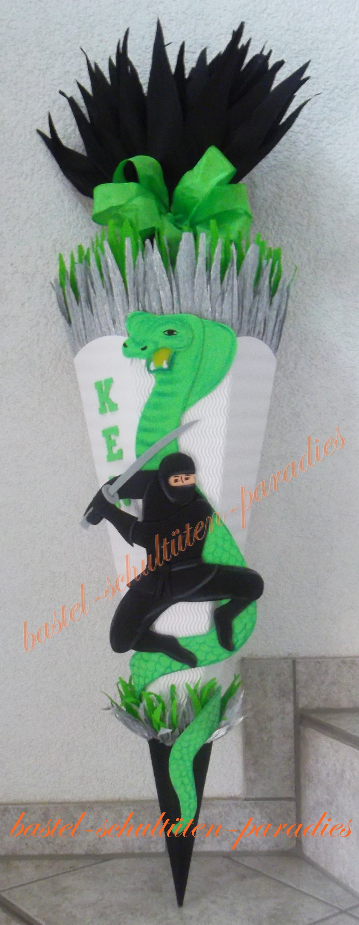 Schultüten Bastelset Ninja mit Schlange weiß-schwarz-hellgrün