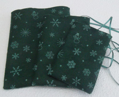 Filz-Säckchen grün mit Weihnachtsmotiv verschiedene Größen Handarbeit