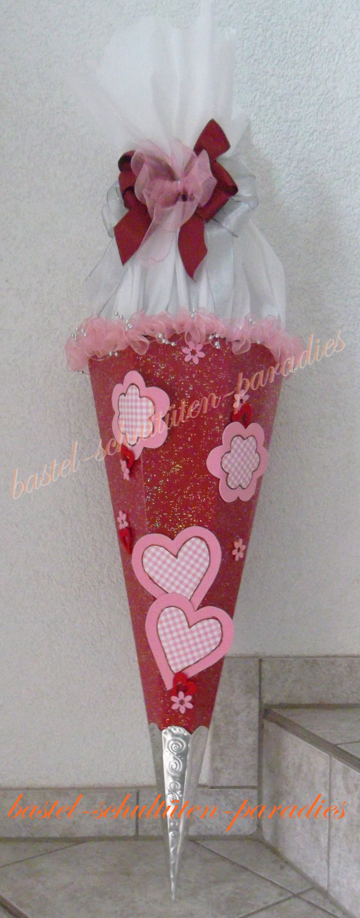 Schultüten Bastelset Blumen und Herzen dunkelrot-rosa mit Schleifenband-Rüsche , Glitzer-Rohling